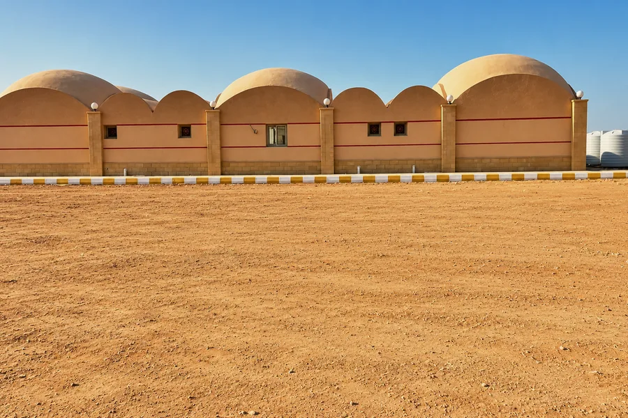 واجهات المباني الإدارية والسكنية
